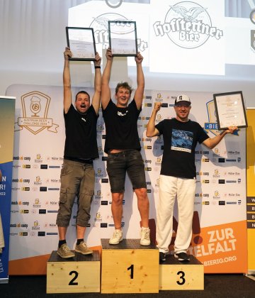 Siegerfoto der Wertungsgruppe Holzfassgereifte Biere, Kategorie Gewerbliche Brauerei